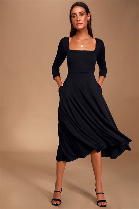 Midi dress in black 